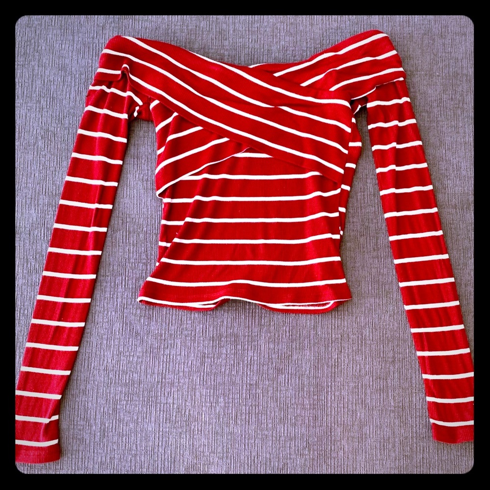 *NEW* Off shoulder Cropped Long Sleeve Sweater - S